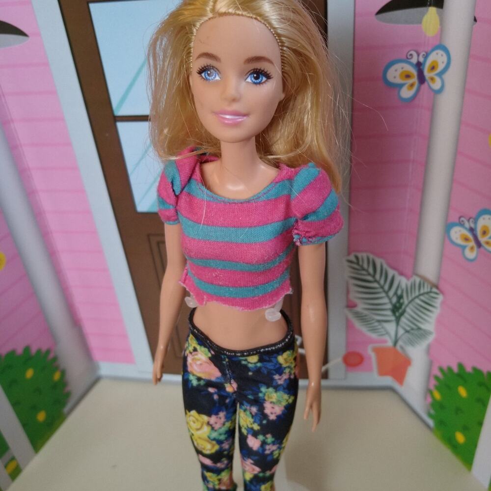 Barbie doll blonde hair blue eyes striped shirt. ( Rm1)
